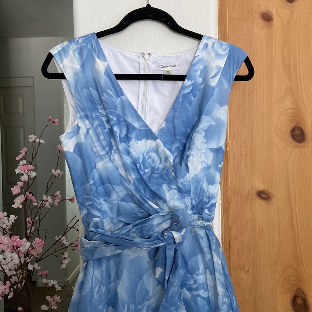 Calvin Klein - Knee length sleeveless calvin klein dress! - Picture 3 of 5